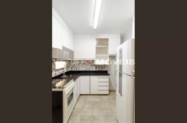 CASA mobiliada com 3 dormitórios e 2 garagens