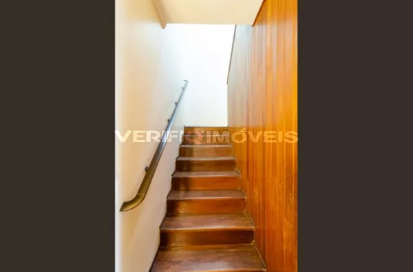CASA mobiliada com 3 dormitórios e 2 garagens