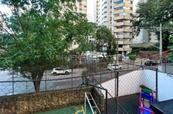 APARTAMENTO no 1º andar com 4 dormitórios e 2 garagens