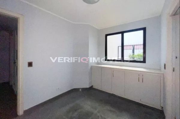 APARTAMENTO no 1º andar com 4 dormitórios e 2 garagens