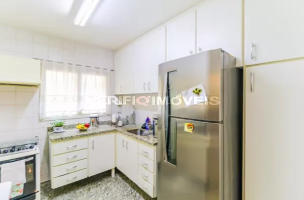 APARTAMENTO no 81º andar com 2 dormitórios e 2 garagens