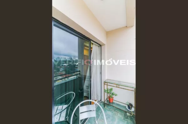 APARTAMENTO no 81º andar com 2 dormitórios e 2 garagens