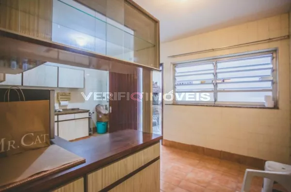 CASA com 3 dormitórios e 2 garagens