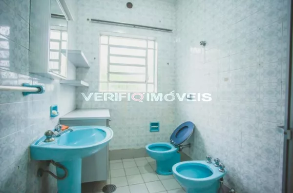 CASA com 3 dormitórios e 2 garagens