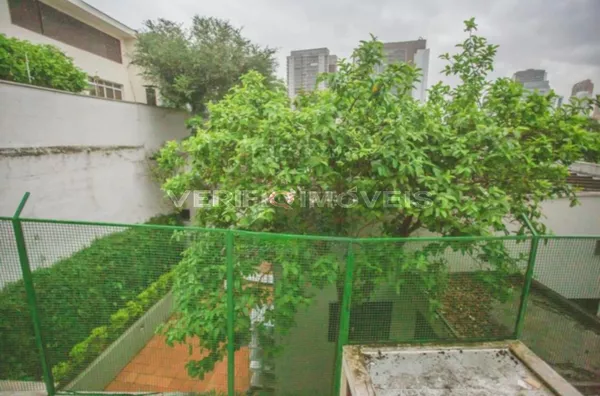 CASA com 3 dormitórios e 2 garagens