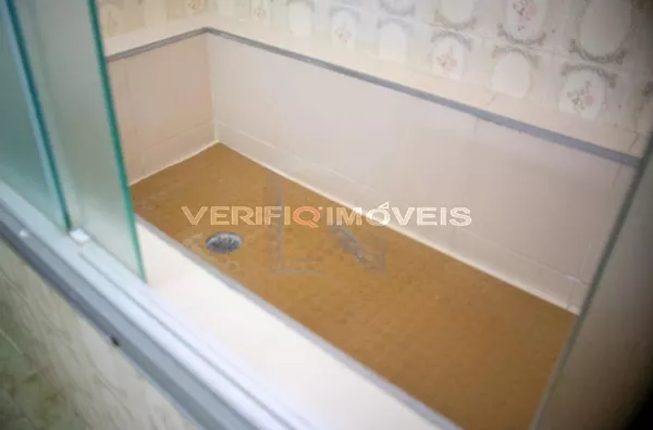 CASA EM CONDOMÍNIO mobiliada com 4 dormitórios e 4 garagens