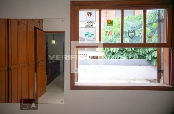 CASA EM CONDOMÍNIO mobiliada com 4 dormitórios e 4 garagens