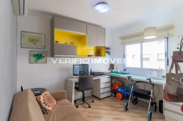 APARTAMENTO no 15º andar mobiliado com 2 dormitórios e 3 garagens