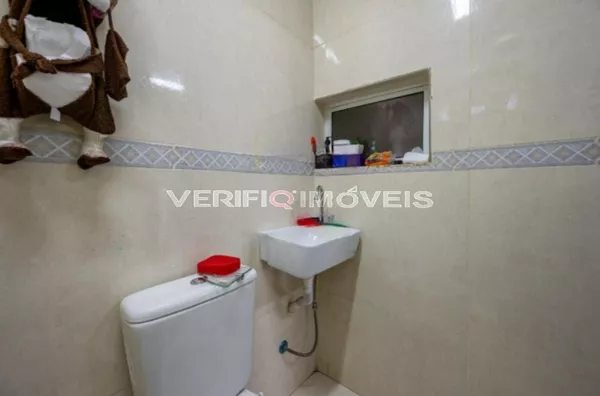 CASA mobiliada com 3 dormitórios e 2 garagens