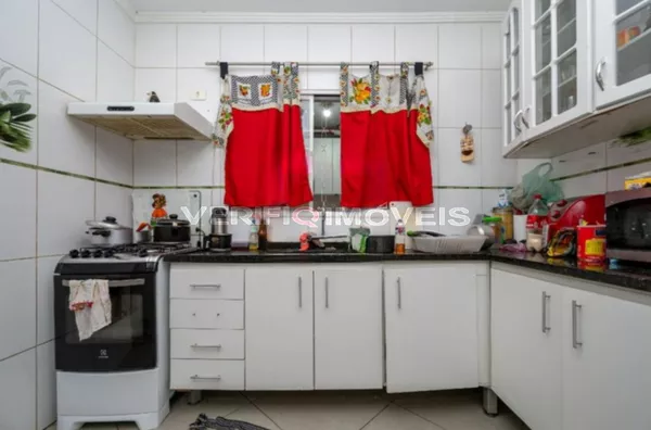 CASA mobiliada com 3 dormitórios e 2 garagens