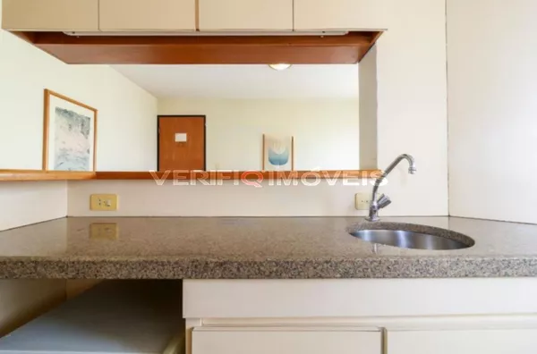 APARTAMENTO no 6º andar mobiliado com 1 dormitório e 1 garagem