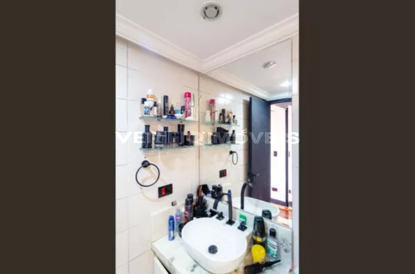 APARTAMENTO no 8º andar mobiliado com 2 dormitórios e 2 garagens