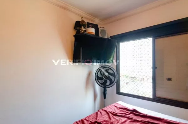 APARTAMENTO no 8º andar mobiliado com 2 dormitórios e 2 garagens