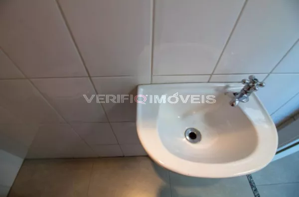 APARTAMENTO no 2º andar mobiliado com 1 dormitório e 2 garagens