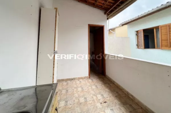 CASA com 3 dormitórios e 1 garagem