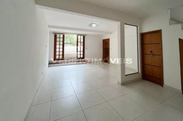CASA com 3 dormitórios e 1 garagem