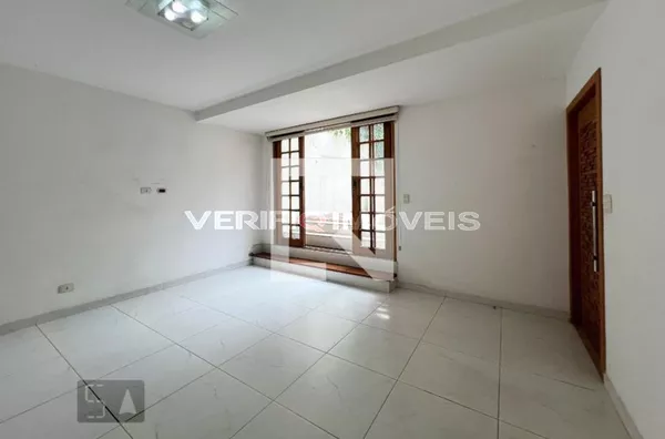 CASA com 3 dormitórios e 1 garagem