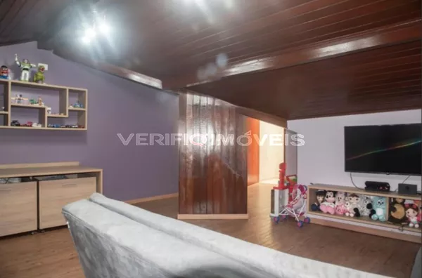 CASA com 4 dormitórios e 4 garagens