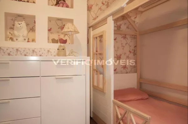 CASA com 4 dormitórios e 4 garagens