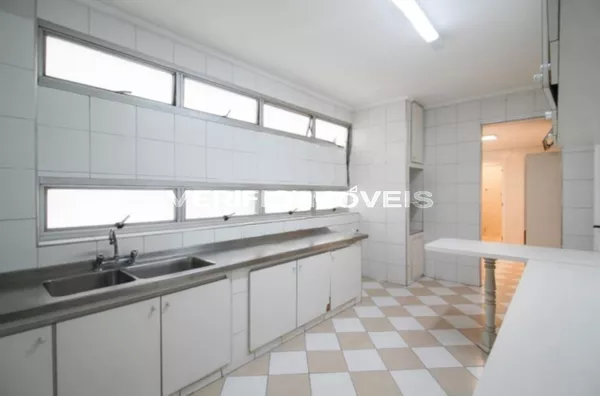 APARTAMENTO no 3º andar com 2 dormitórios e 2 garagens