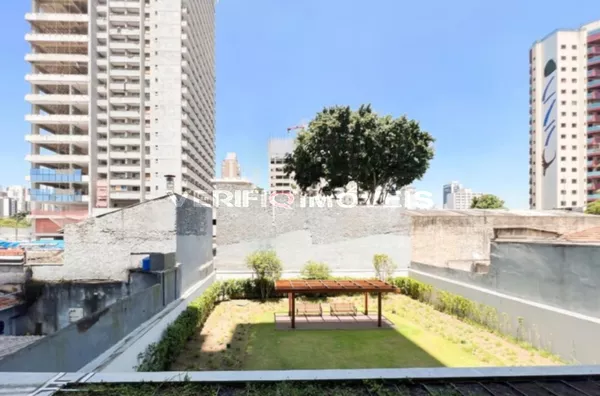 APARTAMENTO no 1º andar mobiliado com 1 dormitório e 2 garagens