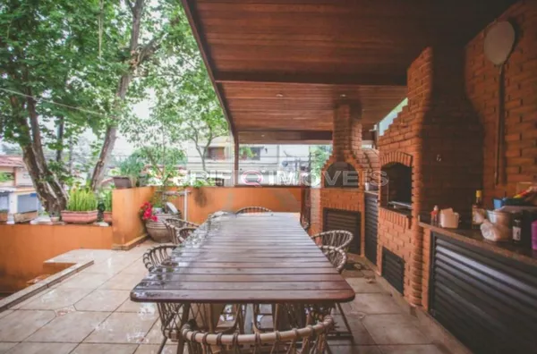 CASA com 3 dormitórios e 2 garagens