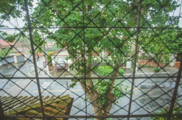 CASA com 3 dormitórios e 2 garagens
