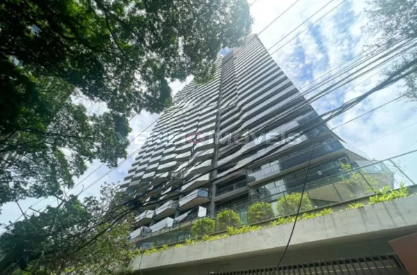 APARTAMENTO no 18º andar mobiliado com 1 dormitório e 1 garagem