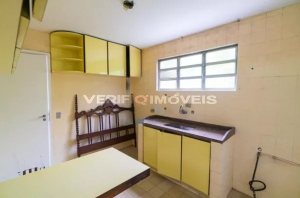 APARTAMENTO no 2º andar com 2 dormitórios e 1 garagem