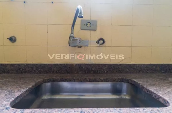 APARTAMENTO no 2º andar com 2 dormitórios e 1 garagem