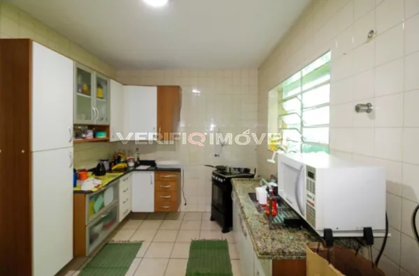 CASA mobiliada com 3 dormitórios e 2 garagens