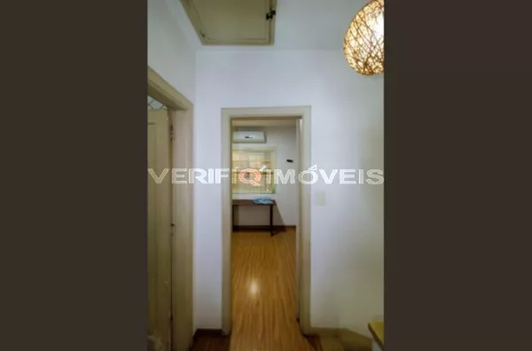 CASA mobiliada com 3 dormitórios e 2 garagens
