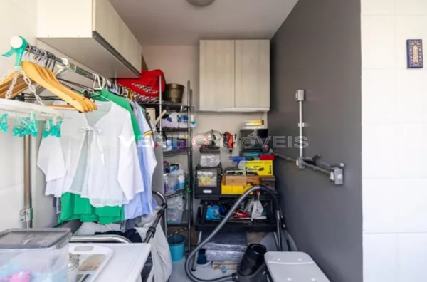 APARTAMENTO no 4º andar com 2 dormitórios e 1 garagem