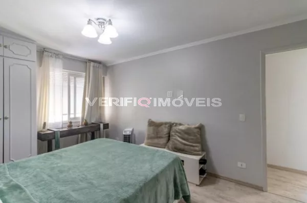 APARTAMENTO no 4º andar com 2 dormitórios e 1 garagem