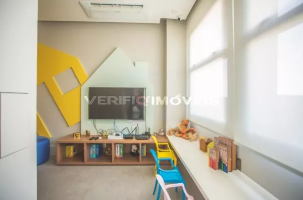 APARTAMENTO no 19º andar com 2 dormitórios e 1 garagem
