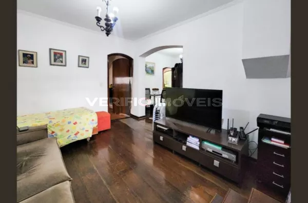 CASA com 4 dormitórios e 4 garagens