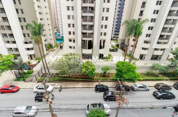 APARTAMENTO no 5º andar mobiliado com 2 dormitórios e 1 garagem
