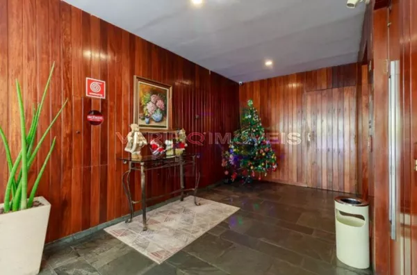 APARTAMENTO no 5º andar mobiliado com 2 dormitórios e 1 garagem
