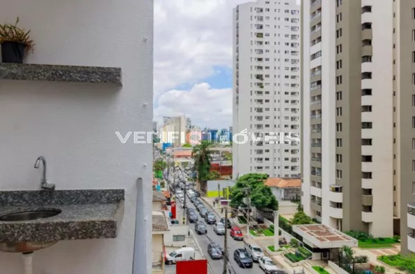 APARTAMENTO no 5º andar mobiliado com 2 dormitórios e 1 garagem