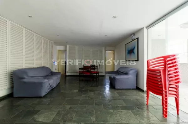 APARTAMENTO no 5º andar mobiliado com 2 dormitórios e 1 garagem
