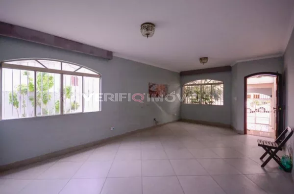 CASA com 3 dormitórios e 2 garagens