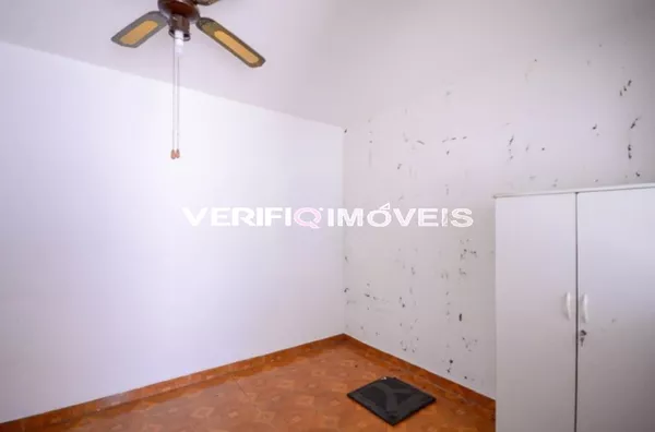 CASA com 3 dormitórios e 2 garagens