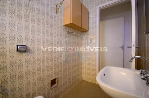 CASA com 3 dormitórios e 2 garagens