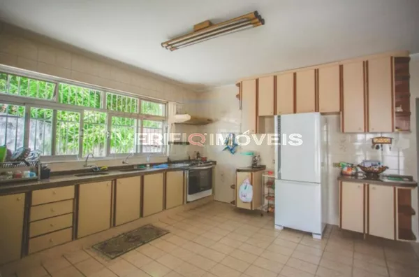 CASA com 3 dormitórios e 6 garagens