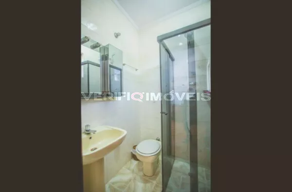 CASA com 3 dormitórios e 6 garagens