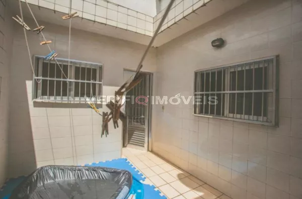 CASA com 3 dormitórios e 6 garagens