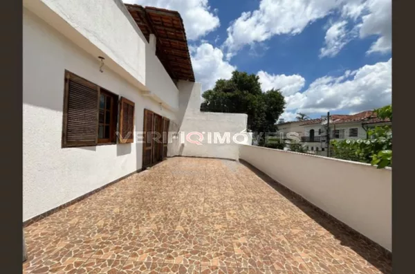 CASA com 3 dormitórios e 3 garagens