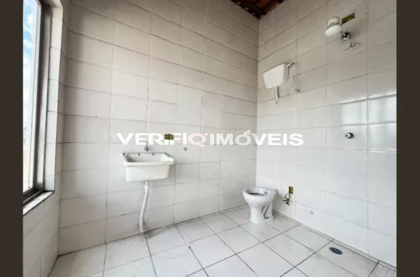 CASA com 3 dormitórios e 3 garagens