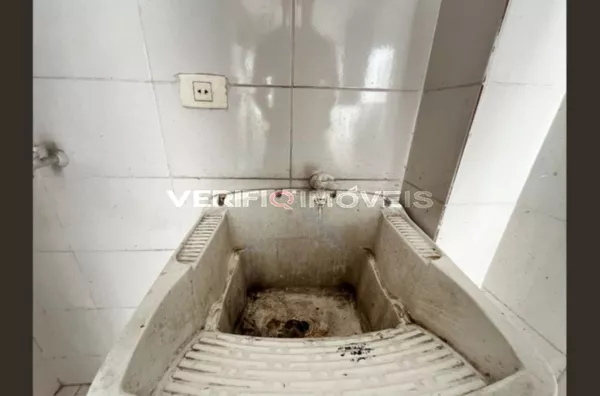 CASA com 3 dormitórios e 3 garagens