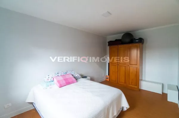 CASA com 3 dormitórios e 3 garagens
